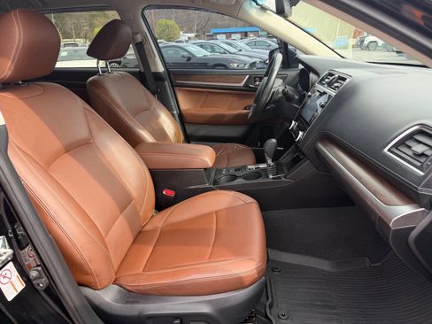 Used 2018 Subaru Outback 3.6R Touring w/ Popular Package #3 AWD/4WD image 19