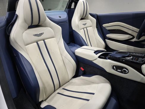 Used 2021 Aston Martin V8 Vantage Roadster image 18