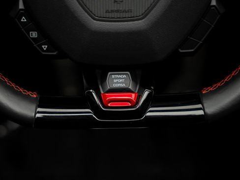 Used 2020 Lamborghini Huracan EVO RWD image 40