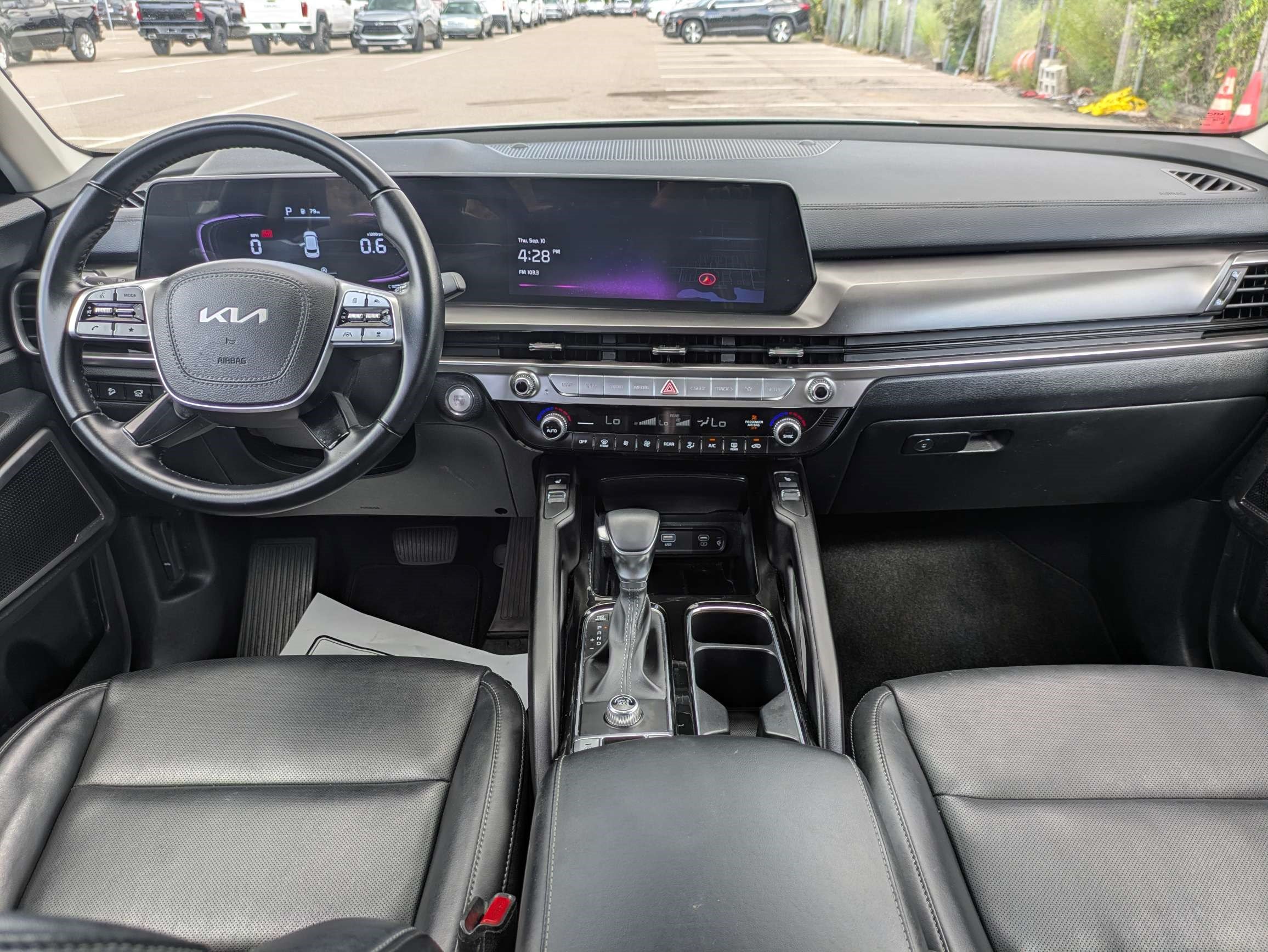 Used 2025 Kia Telluride S FWD image 14
