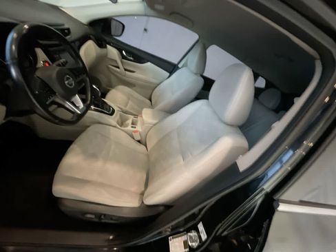 Used 2017 Nissan Rogue Sport SV w/ SV Premium Package image 11