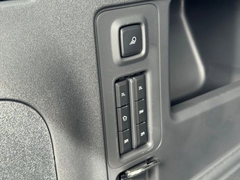 New 2025 Ford Expedition Active image 45