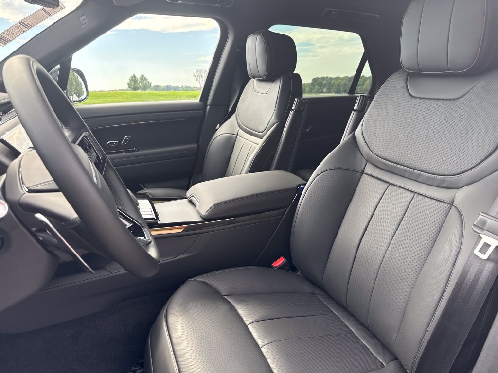 New 2027 Land Rover Range Rover Sport SE AWD/4WD image 10
