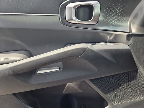 New 2025 Kia Sorento LX image 15