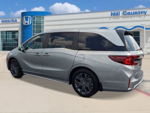 New 2026 Honda Odyssey Touring image 3