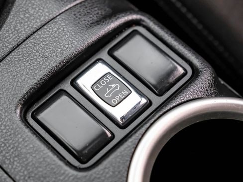 Used 2014 Nissan 370Z Roadster image 19