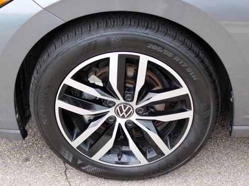 Used 2026 Volkswagen Jetta SE FWD image 11