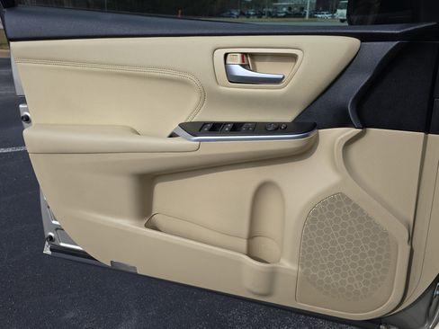 Used 2017 Toyota Camry XLE w/ Moonroof Package image 27