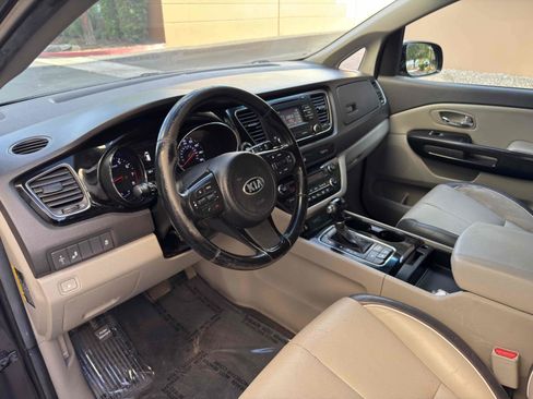 Used 2016 Kia Sedona EX image 32