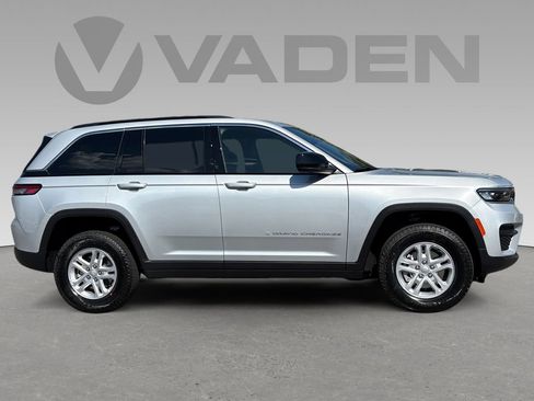 New 2025 Jeep Grand Cherokee Laredo image 7