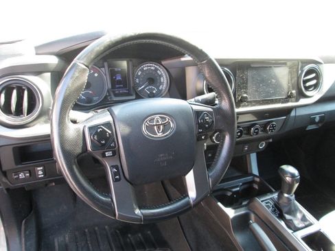 Used 2016 Toyota Tacoma TRD Off-Road w/ Towing Package image 18