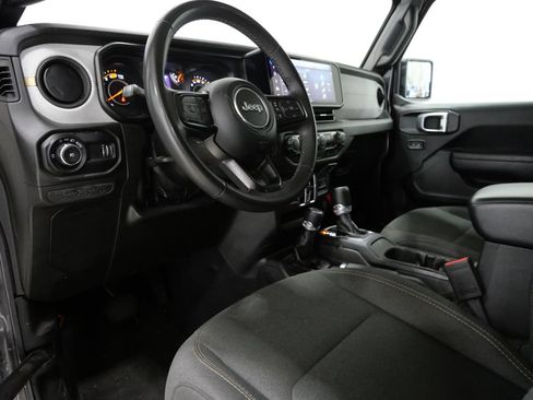 Used 2025 Jeep Wrangler Unlimited Sport AWD/4WD image 12