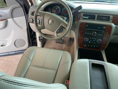 Used 2010 Chevrolet Tahoe LT image 24