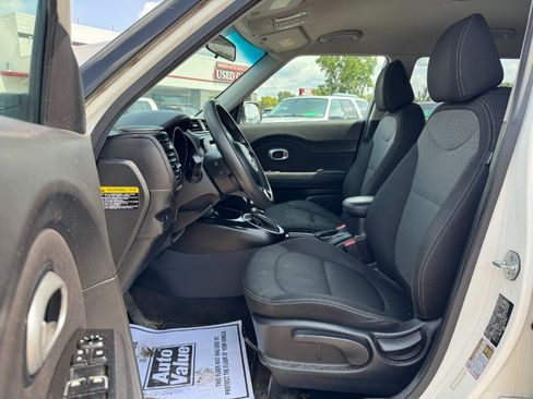 Used 2018 Kia Soul + FWD image 15