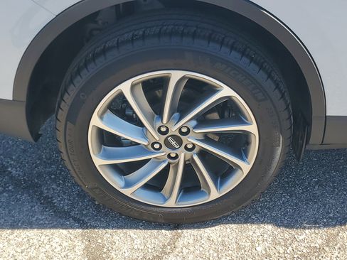 Certified 2025 Lincoln Corsair AWD w/ Equipment Group 101A image 7