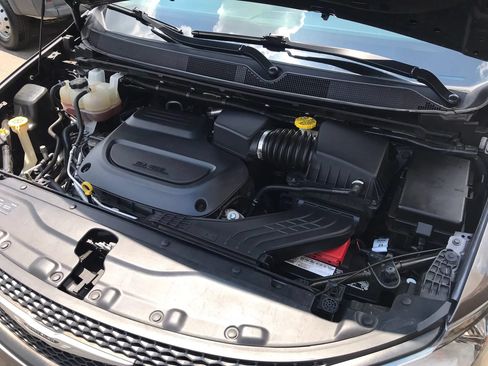 Used 2023 Chrysler Voyager LX FWD image 88