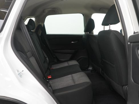 Used 2024 Nissan Rogue SV image 12