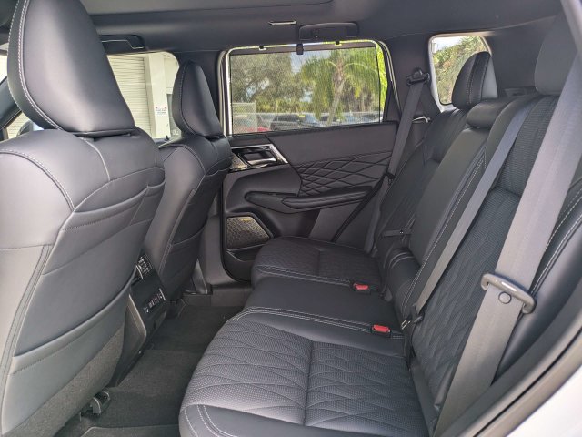 New 2026 Mitsubishi Outlander SEL Black Edition FWD image 14