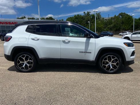 Used 2024 Jeep Compass Limited AWD/4WD image 2