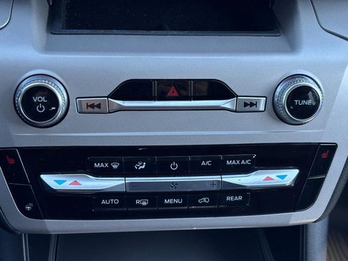 Used 2023 Ford Explorer XLT w/ Equipment Group 202A image 27