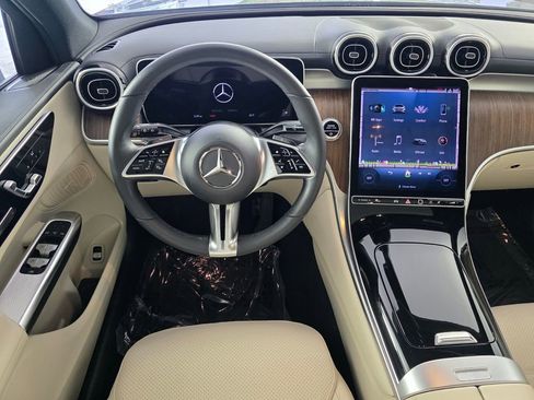 Used 2023 Mercedes-Benz GLC 300 4MATIC image 13