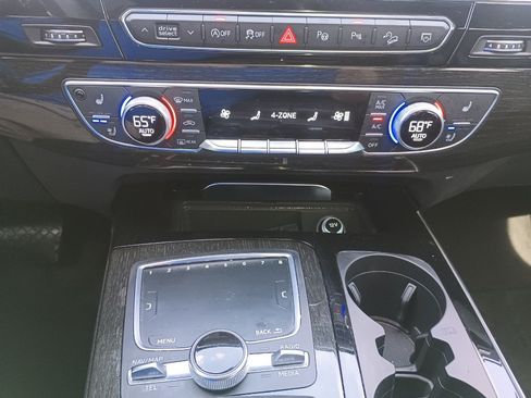 Used 2019 Audi Q7 3.0T Prestige w/ Prestige Package AWD/4WD image 23