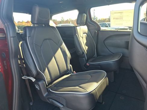 New 2026 Chrysler Pacifica Limited w/ S Appearance Package AWD/4WD image 14