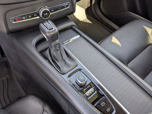 Used 2020 Volvo XC90 T5 Momentum w/ Protection Package Premier image 12