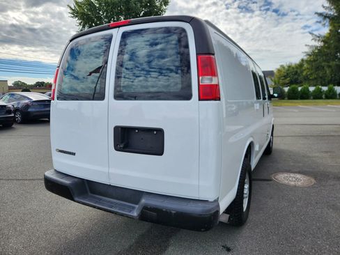 Used 2016 Chevrolet Express 2500 image 15