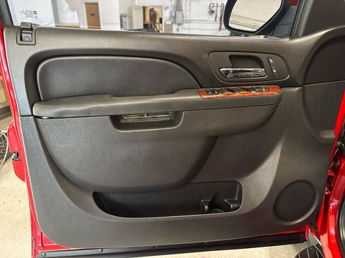 Used 2012 Chevrolet Avalanche LT AWD/4WD image 28