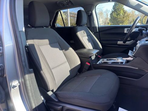 Used 2022 Ford Explorer XLT AWD/4WD image 31