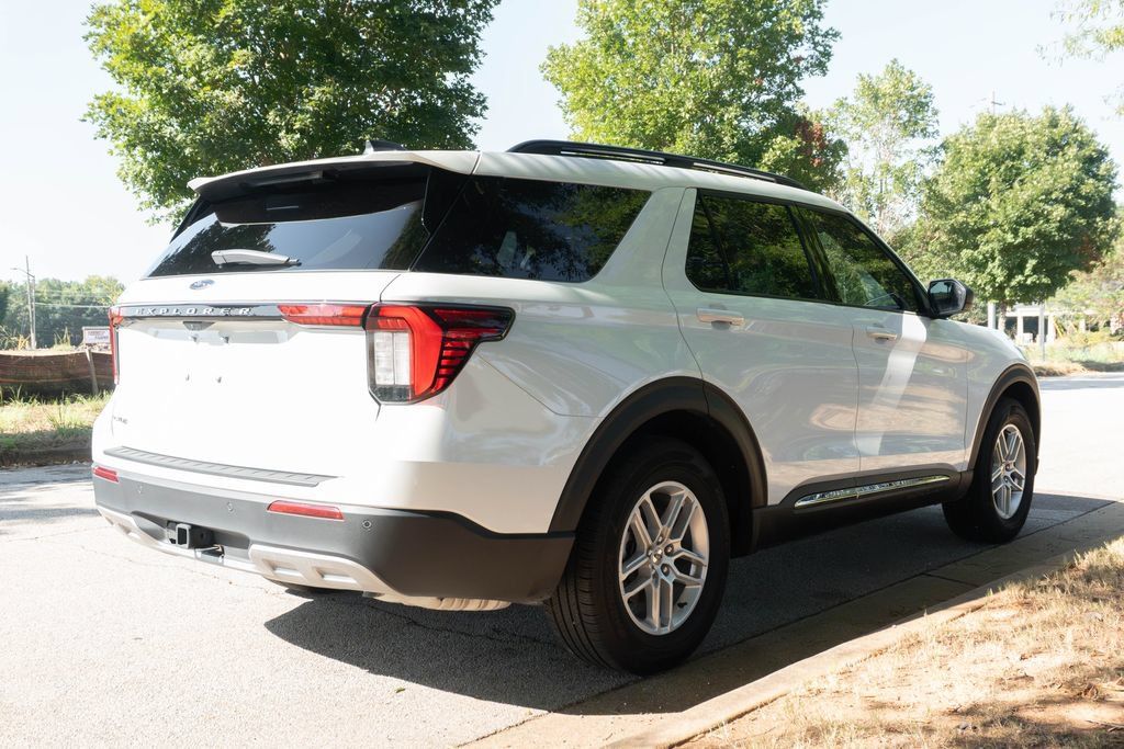 Used 2025 Ford Explorer Active w/ Active Comfort Package RWD image 6