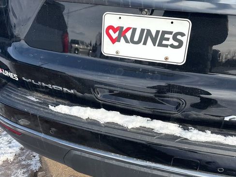 Used 2024 GMC Yukon AT4 image 7