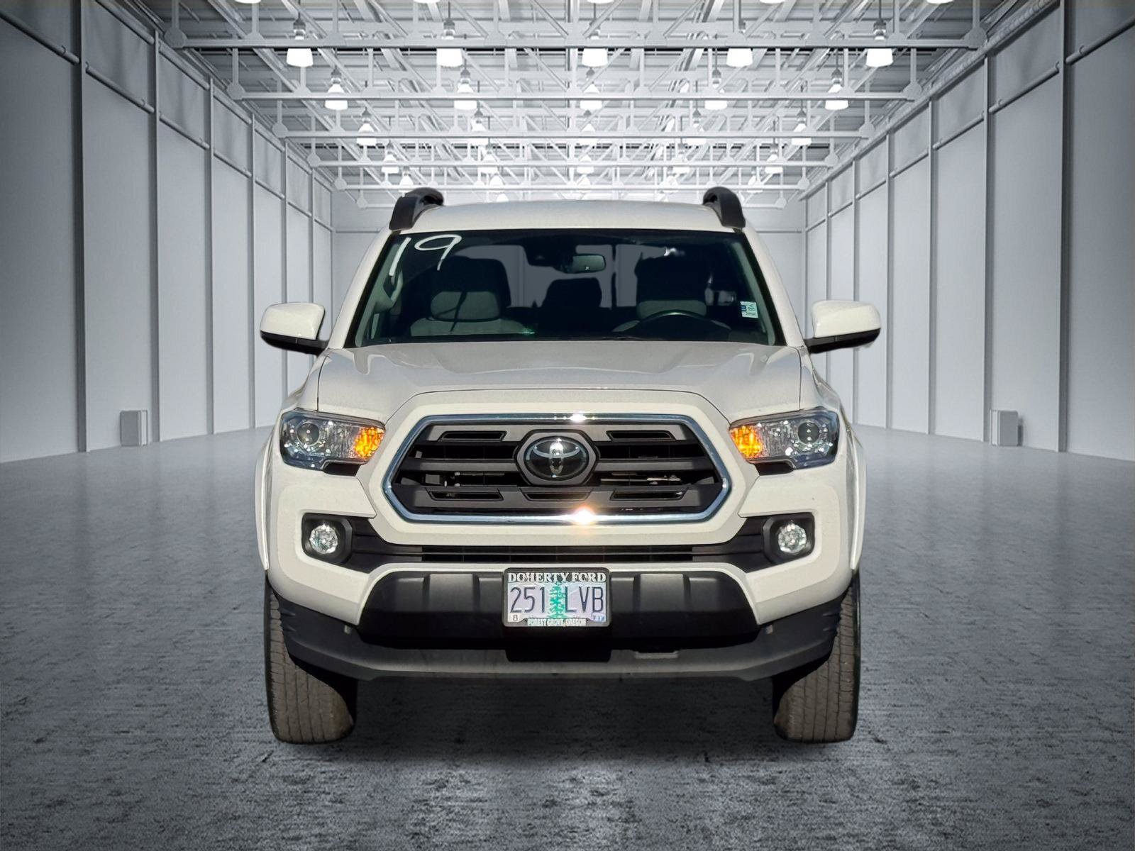 Used 2019 Toyota Tacoma SR5 AWD/4WD image 9