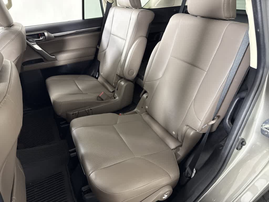 Used 2023 Lexus GX 460 Luxury w/ Sport Design Package AWD/4WD image 25