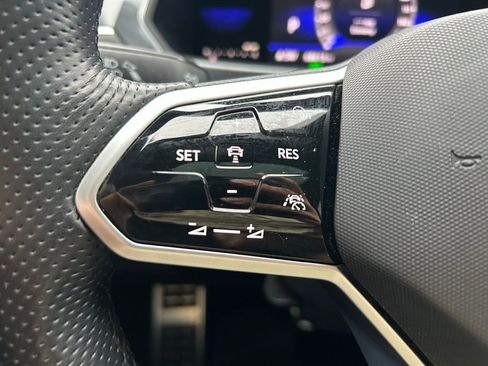 Used 2022 Volkswagen Tiguan SE R-Line image 20