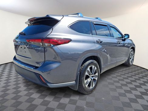 Used 2020 Toyota Highlander XLE AWD/4WD image 6