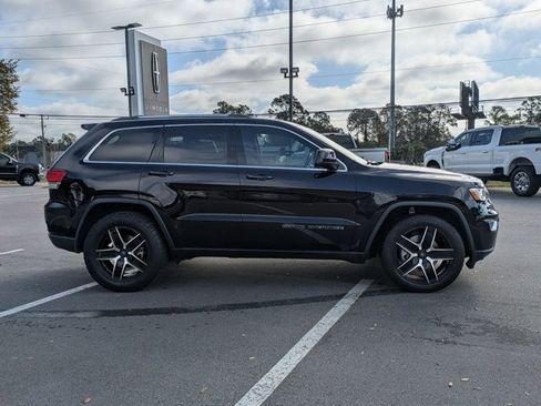 Used 2021 Jeep Grand Cherokee Laredo image 4