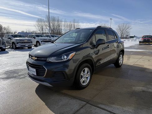 Used 2019 Chevrolet Trax LT w/ Driver Confidence Package image 2