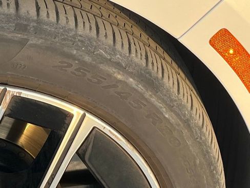 Used 2023 BMW 740i w/ Executive Package image 9