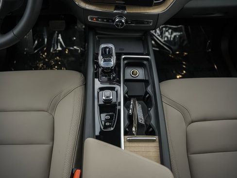 New 2026 Volvo XC60 B5 Plus w/ Protection Package Premier image 31