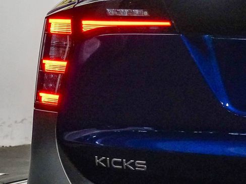 Used 2025 Nissan Kicks SV image 11