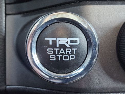 Used 2019 Toyota Tacoma TRD Off-Road w/ Technology Package image 20