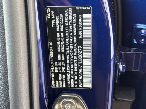 Certified 2026 Porsche Macan AWD/4WD image 34