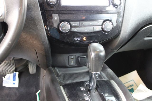 Used 2014 Nissan Rogue SL AWD/4WD image 20