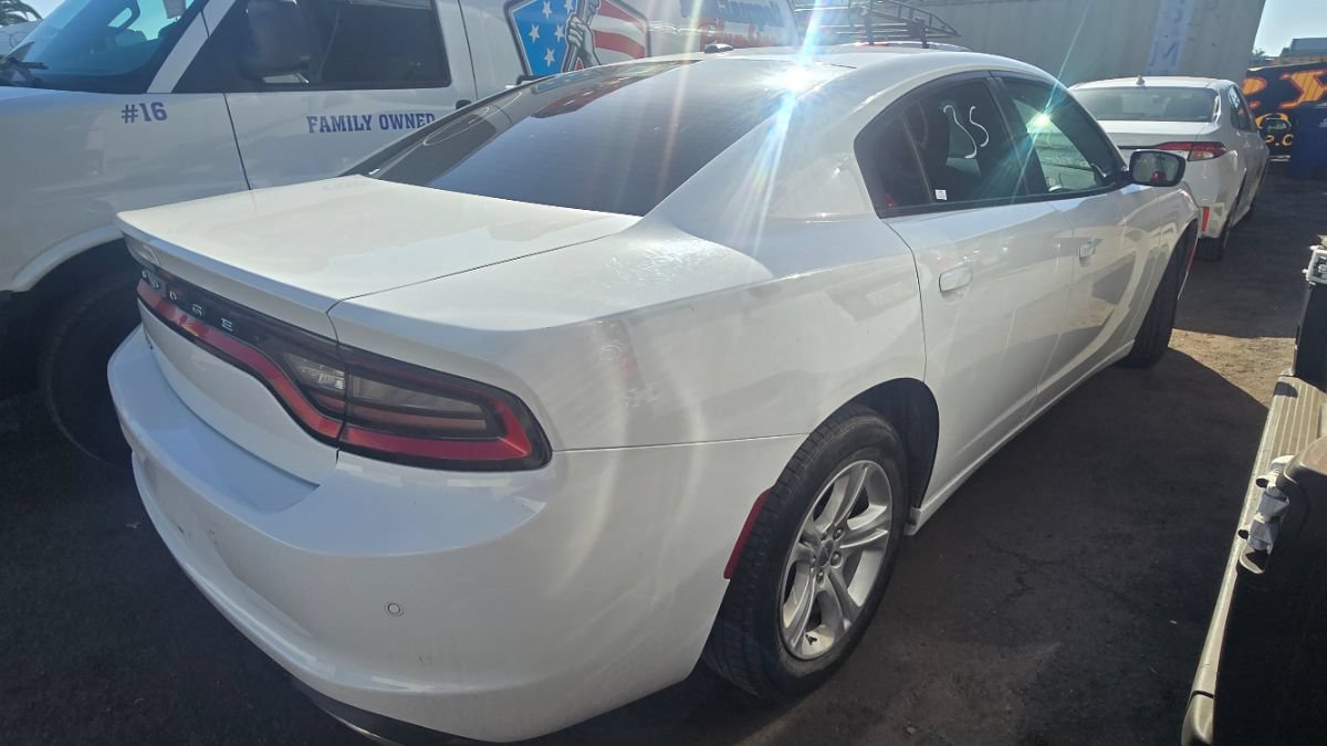 Used 2022 Dodge Charger SXT RWD image 3