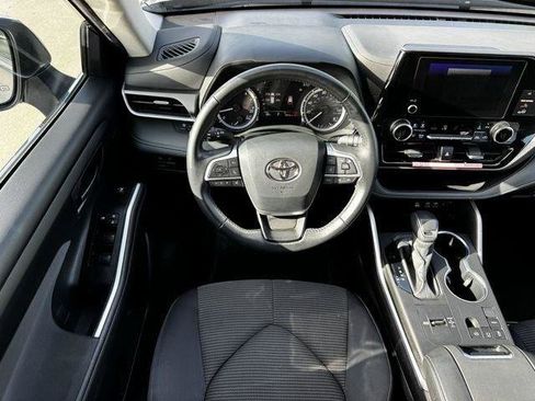 Certified 2025 Toyota Highlander LE FWD image 13