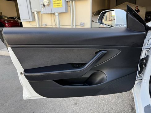 Used 2018 Tesla Model 3 Long Range RWD image 18