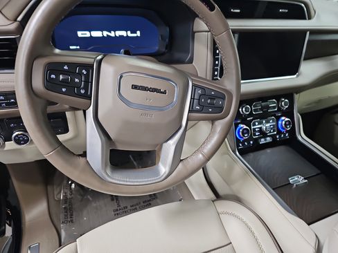 Used 2024 GMC Yukon Denali w/ Advanced Technology Package image 17