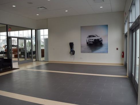 Used 2023 Tesla Model 3 Standard Range image 44